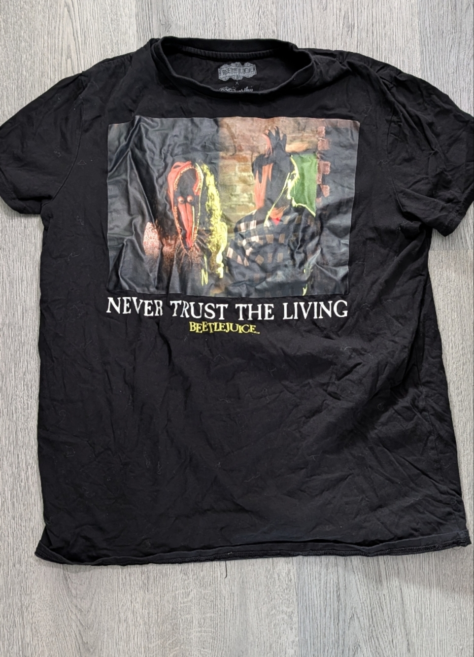 Cakeworthy Beetlejuice Never Trust The Living Tee L